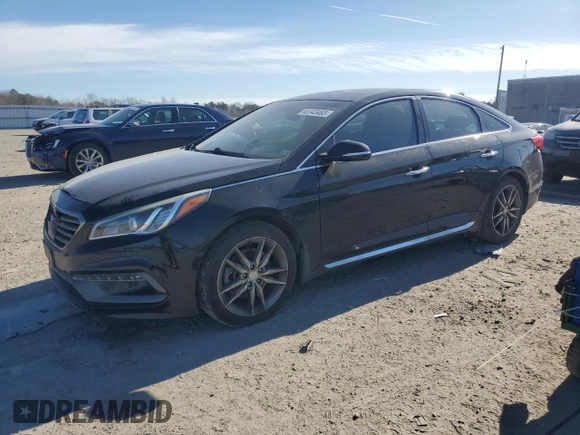 2015 Hyundai Sonata Sport z VIN 5NPE34AB0FH133454, wystawiony jako Copart lot #42343465 z przebiegiem 141 927 mil mil oraz Czysty tytuł • Clean title. Historia ofert i sprzedaży dostępna na DreamBid. Obrazek 1.