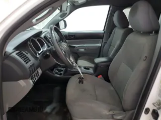 2015 Toyota Tacoma z VIN 5TFUX4ENXFX034293, wystawiony jako Copart lot #59129425 z przebiegiem 200 417 mil mil oraz Czysty tytuł • Clean title. Historia ofert i sprzedaży dostępna na DreamBid. Obrazek 7.