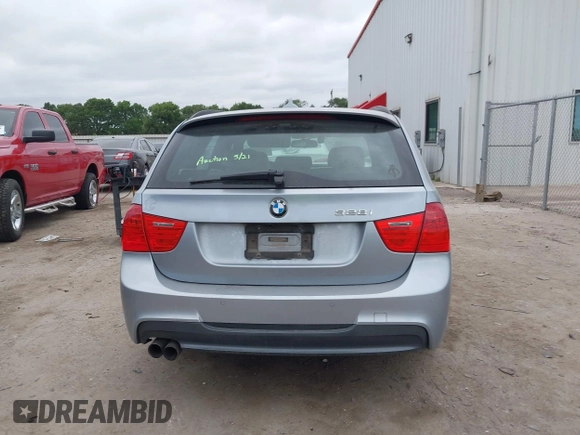 2012 BMW 3 Series 328i xDrive with VIN WBAUU3C5XCA543155, listed as a IAAI auction lot 42055373 with 192,198 mi miles and . Bid and sale history available at DreamBid. Image 16.