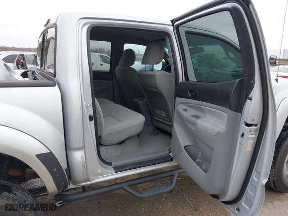 2011 Toyota Tacoma with VIN 3TMLU4ENXBM057058, listed as a IAAI auction lot 41088682 with 187,596 mi miles. Bid and sale history available at carsss.com. Image 8.