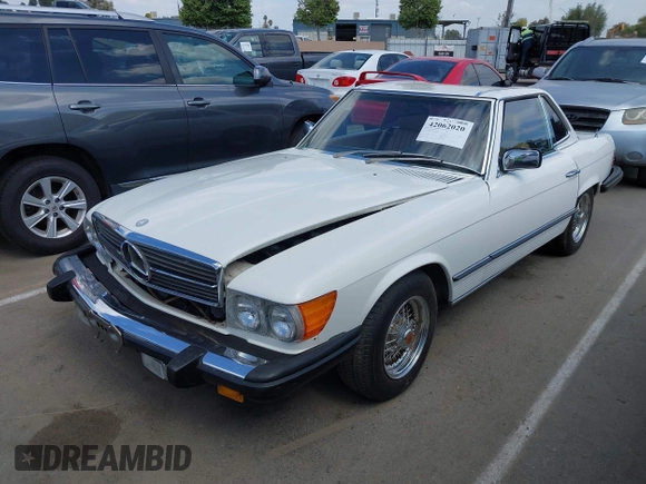 1982 Mercedes-Benz 380 with VIN WDBBA45A1CB015578, listed as a IAAI auction lot 42062020 with 42,746 mi miles. Bid and sale history available at carsss.com. Image 2.