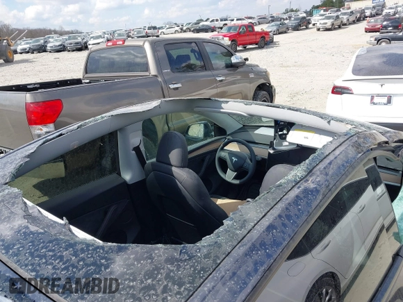 2025 Tesla Model Y Long Range with VIN 7SAYGDED3SA352138, listed as a IAAI auction lot 41760798 with 1,209 mi miles and . Bid and sale history available at DreamBid. Image 18.