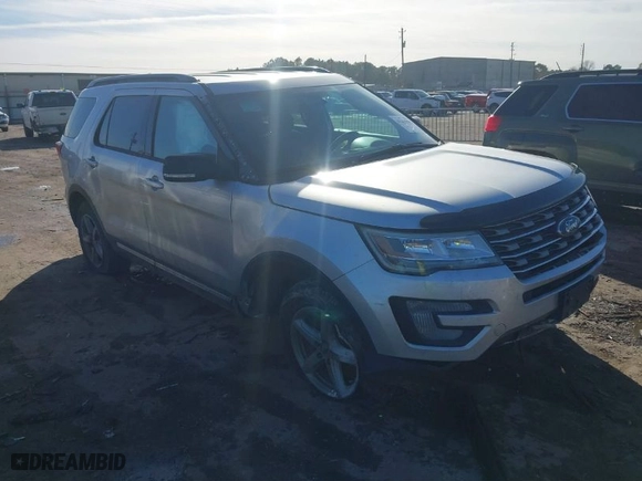 2017 Ford Explorer XLT with VIN 1FM5K8DH4HGD57405, listed as a IAAI auction lot 41461985 with 137,533 mi miles. Bid and sale history available at carsss.com. Image 1.