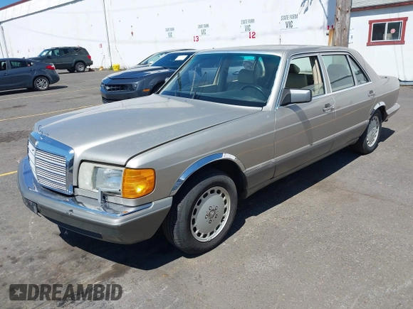 1989 Mercedes-Benz 560 with VIN WDBCA39D7KA436793, listed as a IAAI auction lot 42190980 with 141,165 mi miles and . Bid and sale history available at DreamBid. Image 2.