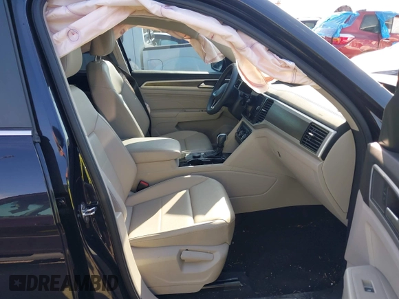 2022 Volkswagen Atlas SE with VIN 1V2KR2CA6NC532226, listed as a IAAI auction lot 42244894 with 33,767 mi miles and . Bid and sale history available at DreamBid. Image 5.