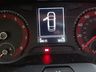 2019 Volkswagen Jetta S z VIN 3VWC57BU7KM232096, wystawiony jako IAAI lot #42317927 z przebiegiem 98 615 mil mil oraz . Historia ofert i sprzedaży dostępna na DreamBid. Obrazek 7.