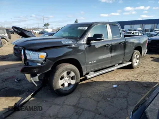2022 Ram 1500 Big Horn z VIN 1C6RRFBG6NN293365, wystawiony jako Copart lot #52020345 z przebiegiem 30 484 mil mil oraz Szkoda całkowita • Salvage title. Historia ofert i sprzedaży dostępna na DreamBid. Obrazek 1.