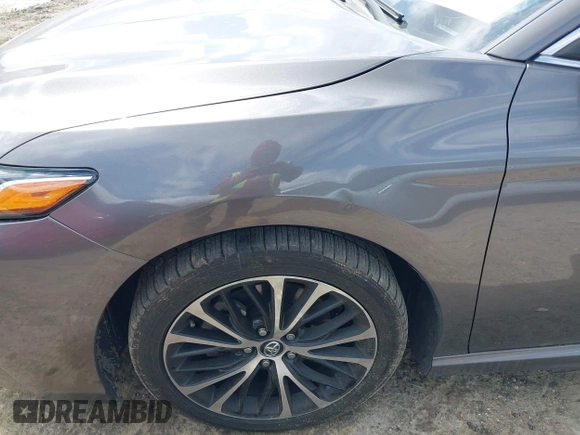 2020 Toyota Camry SE z VIN 4T1G11AK8LU335338, wystawiony jako IAAI lot #41908752 z przebiegiem 75 825 mil mil oraz . Historia ofert i sprzedaży dostępna na DreamBid. Obrazek 17.