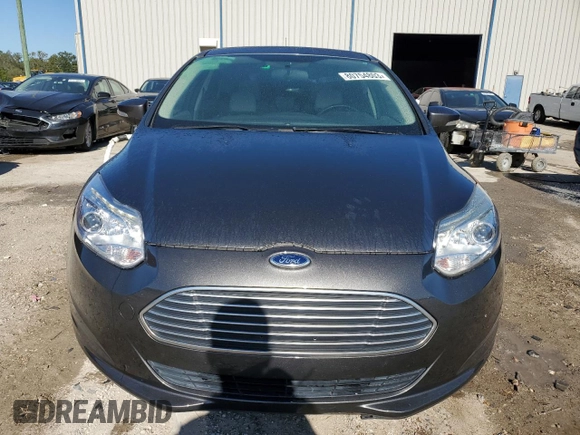 2016 Ford Focus Electric z VIN 1FADP3R48GL407096, wystawiony jako Copart lot #80754803 z przebiegiem 48 663 mil mil oraz . Historia ofert i sprzedaży dostępna na DreamBid. Obrazek 5.