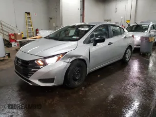 2023 Nissan Versa S z VIN 3N1CN8DV5PL832890, wystawiony jako Copart lot #43511595 z przebiegiem 24 836 mil mil oraz Szkoda całkowita • Salvage title. Historia ofert i sprzedaży dostępna na DreamBid. Obrazek 1.