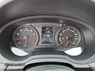 2018 Audi Q3 Premium z VIN WA1BCCFS3JR015478, wystawiony jako Copart lot #59613945 z przebiegiem 96 841 mil mil oraz Szkoda całkowita • Salvage title. Historia ofert i sprzedaży dostępna na DreamBid. Obrazek 9.