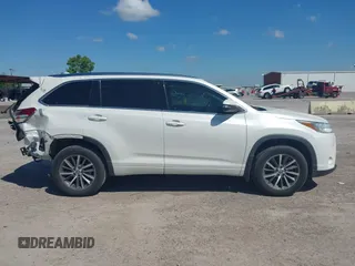 2018 Toyota Highlander SE with VIN 5TDKZRFH8JS548391, listed as a IAAI auction lot 42227742 with 79,782 mi miles and . Bid and sale history available at DreamBid. Image 14.