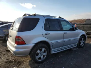 2005 Mercedes-Benz M 500 z VIN 4JGAB75E05A557161, wystawiony jako Copart lot #89368305 z przebiegiem 185 929 mil mil oraz Czysty tytuł • Clean title. Historia ofert i sprzedaży dostępna na DreamBid. Obrazek 3.