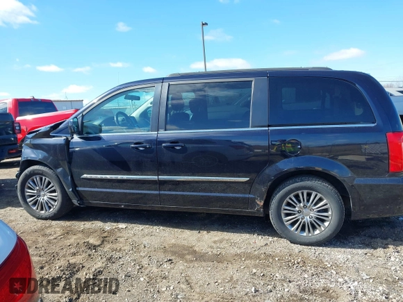 2011 Chrysler Town & Country Touring with VIN 2A4RR5DG4BR614120, listed as a IAAI auction lot 41886641 with 212,414 mi miles. Bid and sale history available at carsss.com. Image 14.