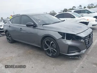 2023 Nissan Altima SR z VIN 1N4BL4CV4PN426517, wystawiony jako IAAI lot #42181571 z przebiegiem 14 981 mil mil oraz . Historia ofert i sprzedaży dostępna na DreamBid. Obrazek 1.
