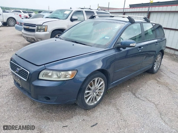 2010 Volvo V50 with VIN YV1382MW3A2540085, listed as a IAAI auction lot 41831999 with 137,173 mi miles. Bid and sale history available at carsss.com. Image 2.