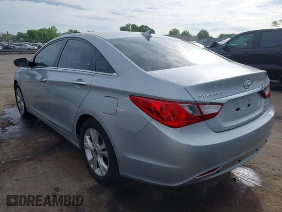 2011 Hyundai Sonata Limited z VIN 5NPEC4AC7BH079458, wystawiony jako IAAI lot #42083372 z przebiegiem 105 683 mil mil oraz . Historia ofert i sprzedaży dostępna na DreamBid. Obrazek 3.