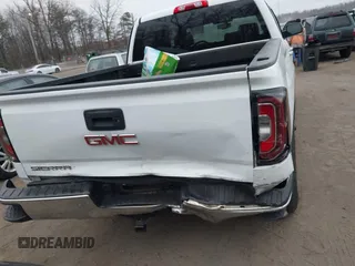 2018 GMC Sierra 1500 SLT z VIN 3GTU2NEC1JG402263, wystawiony jako IAAI lot #41786328 z przebiegiem 100 097 mil mil oraz . Historia ofert i sprzedaży dostępna na DreamBid. Obrazek 6.