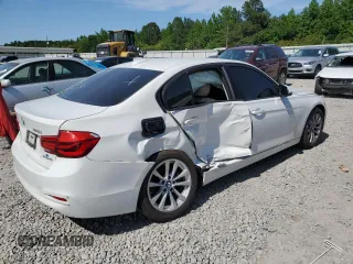 2017 BMW 3 Series 320i z VIN WBA8E1G3XHNU18555, wystawiony jako Copart lot #57665275 z przebiegiem Nie podano mil oraz Szkoda całkowita • Salvage title. Historia ofert i sprzedaży dostępna na DreamBid. Obrazek 3.