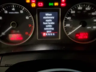 2005 Audi S4 z VIN WAUPL68E45A061813, wystawiony jako Copart lot #73425354 z przebiegiem 108 149 mil mil oraz Szkody całkowita. Historia ofert i sprzedaży dostępna na DreamBid. Obrazek 9.