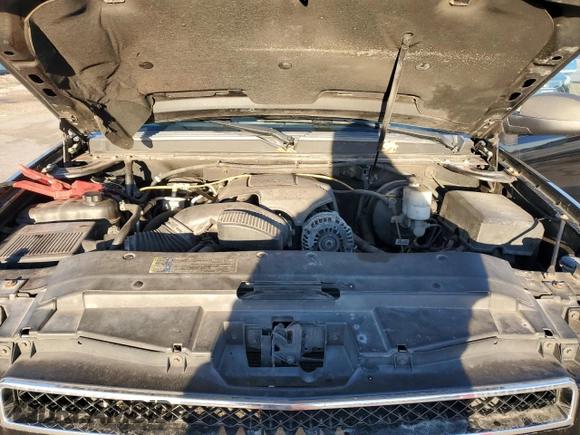 2010 Chevrolet Suburban LT with VIN 1GNUCJE08AR190304, listed as a Copart auction lot 89260035 with 291,342 mi miles and Salvage Title. Bid and sale history available at carsss.com. Image 12.