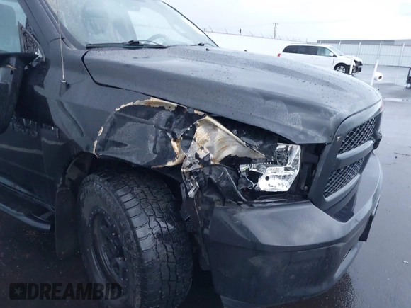 2018 Ram 1500 Express z VIN 1C6RR7FT4JS238082, wystawiony jako IAAI lot #41203915 z przebiegiem 85 863 mil mil oraz . Historia ofert i sprzedaży dostępna na DreamBid. Obrazek 6.