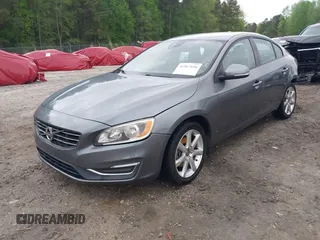 2016 Volvo S60 T5 Drive-E z VIN YV126MFJ2G2406126, wystawiony jako IAAI lot #41967696 z przebiegiem 122 884 mil mil oraz . Historia ofert i sprzedaży dostępna na DreamBid. Obrazek 2.