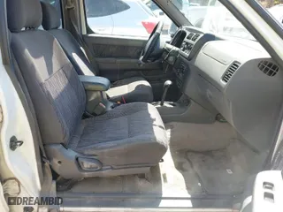 2000 Nissan Frontier 2WD XE with VIN 1N6ED27T0YC387758, listed as a IAAI auction lot 41981132 with 247,214 mi miles. Bid and sale history available at carsss.com. Image 5.