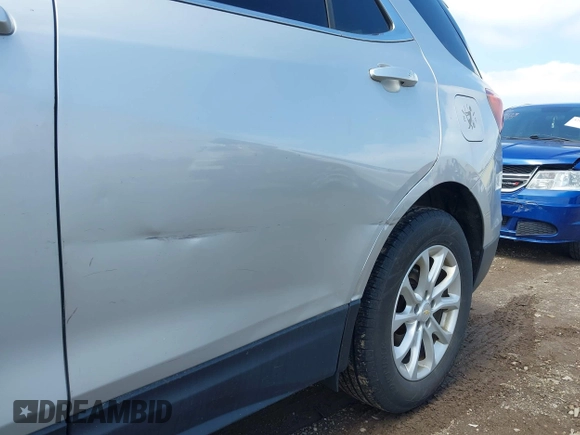 2018 Chevrolet Equinox LT with VIN 2GNAXSEV7J6278734, listed as a IAAI auction lot 42188943 with 321,936 mi miles. Bid and sale history available at carsss.com. Image 17.