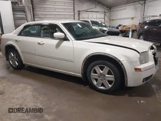 2006 Chrysler 300 Touring with VIN 2C3LK53G76H518015, listed as a IAAI auction lot 41440502 with 117,789 mi miles. Bid and sale history available at carsss.com. Image 1.