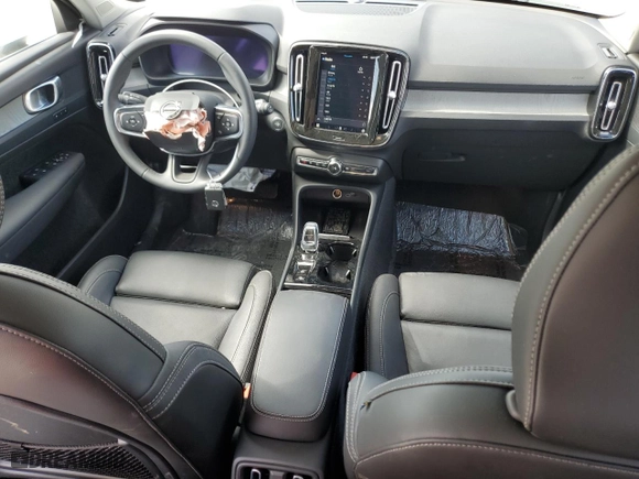 2024 Volvo XC40 Plus Bright Theme with VIN YV4L12UE6R2252264, listed as a Copart auction lot 88667895 with 3,897 mi miles and Salvage Title. Bid and sale history available at carsss.com. Image 8.