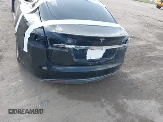 2013 Tesla Model S Performance с VIN 5YJSA1DP2DFP05411, выставлен на аукционе IAAI как лот 42705130 с пробегом Не указан миль и . История ставок и продаж доступна на DreamBid. Изображение 20.