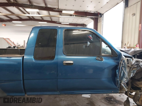 1995 Toyota Pickup с VIN JT4RN13P3S6071569, выставлен на аукционе IAAI как лот 41713298 с пробегом 233 817 миль миль и . История ставок и продаж доступна на DreamBid. Изображение 14.