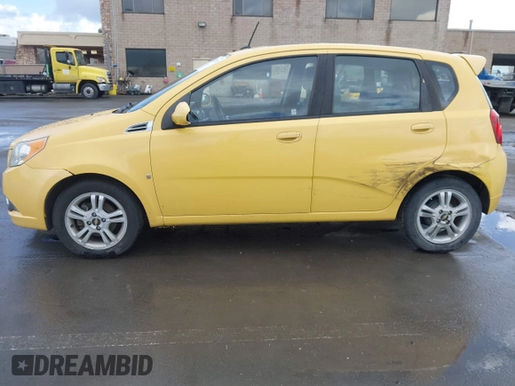 2009 Chevrolet Aveo 2LT z VIN KL1TG66E89B621557, wystawiony jako IAAI lot #41813220 z przebiegiem 125 455 mil mil oraz . Historia ofert i sprzedaży dostępna na DreamBid. Obrazek 14.