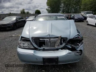 2007 Lincoln Town Car Signature Limited z VIN 1LNHM82W37Y623899, wystawiony jako Copart lot #57691315 z przebiegiem 181 687 mil mil oraz Szkoda całkowita • Salvage title. Historia ofert i sprzedaży dostępna na DreamBid. Obrazek 5.