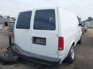 2003 Chevrolet Astro Cargo Van with VIN 1GCDM19X43B125281, listed as a IAAI auction lot 41670414 with 272,733 mi miles. Bid and sale history available at carsss.com. Image 4.