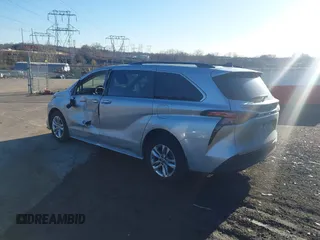 2022 Toyota Sienna XLE with VIN 5TDJRKEC9NS088219, listed as a IAAI auction lot 41820969 with 190,598 mi miles and . Bid and sale history available at DreamBid. Image 3.
