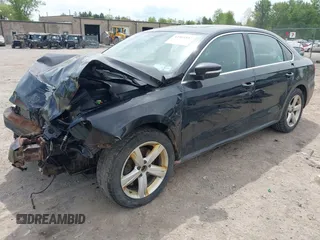2013 Volkswagen Passat SE с VIN 1VWBP7A36DC012788, выставлен на аукционе IAAI как лот 42365537 с пробегом 140 367 миль миль и . История ставок и продаж доступна на DreamBid. Изображение 2.