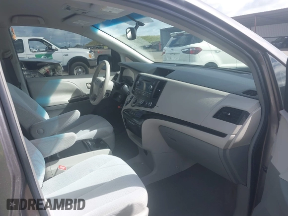 2011 Toyota Sienna LE AAS with VIN 5TDKK3DC4BS044382, listed as a IAAI auction lot 39280364 with 104,262 mi miles. Bid and sale history available at carsss.com. Image 5.