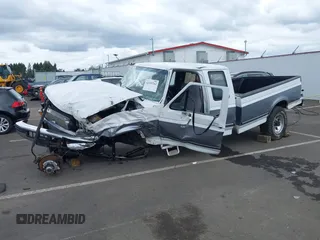 1996 Ford F-250 z VIN 1FTHX26F8TEB61614, wystawiony jako IAAI lot #42255763 z przebiegiem Nie podano mil oraz . Historia ofert i sprzedaży dostępna na DreamBid. Obrazek 2.