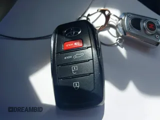 2024 Toyota Highlander LE z VIN 5TDKDRBH6RS552634, wystawiony jako IAAI lot #42086919 z przebiegiem 12 606 mil mil oraz . Historia ofert i sprzedaży dostępna na DreamBid. Obrazek 11.