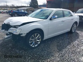 2019 Chrysler 300 Limited with VIN 2C3CCAKGXKH577948, listed as a IAAI auction lot 40908813 with 117,602 mi miles. Bid and sale history available at carsss.com. Image 22.