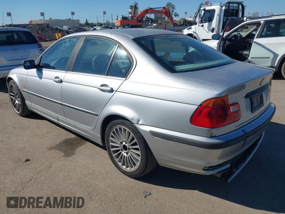 2001 BMW 3 Series 330i with VIN WBAAV53451FJ66575, listed as a IAAI auction lot 41665948 with 197,048 mi miles. Bid and sale history available at carsss.com. Image 3.