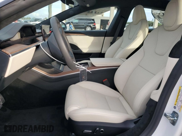 2024 Tesla Model S z VIN 5YJSA1E56RF543139, wystawiony jako Copart lot #86568584 z przebiegiem 1 212 mil mil oraz Szkoda całkowita • Salvage title. Historia ofert i sprzedaży dostępna na DreamBid. Obrazek 7.