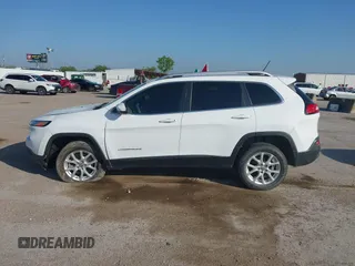 2018 Jeep Cherokee Latitude with VIN 1C4PJLCB2JD511083, listed as a IAAI auction lot 42070152 with 135,752 mi miles. Bid and sale history available at carsss.com. Image 14.