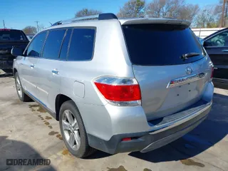 2011 Toyota Highlander Limited with VIN 5TDYK3EH0BS035151, listed as a IAAI auction lot 41281405 with 104,582 mi miles. Bid and sale history available at carsss.com. Image 3.