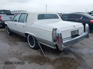 1991 Cadillac Brougham z VIN 1G6DW5470MR718950, wystawiony jako IAAI lot #41726864 z przebiegiem 207 324 mil mil oraz . Historia ofert i sprzedaży dostępna na DreamBid. Obrazek 3.