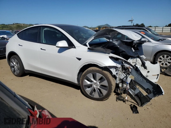 2024 Tesla Model Y Long Range with VIN 7SAYGDEE0RF081948, listed as a Copart auction lot 52612805 with 12,099 mi miles and Salvage Title. Bid and sale history available at DreamBid. Image 4.