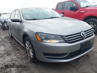 2012 Volkswagen Passat S z VIN 1VWAP7A34CC089363, wystawiony jako IAAI lot #41765990 z przebiegiem 163 230 mil mil oraz . Historia ofert i sprzedaży dostępna na DreamBid. Obrazek 1.