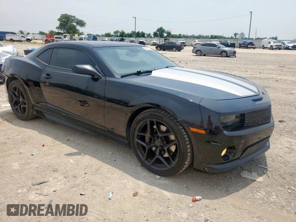 2010 Chevrolet Camaro 2SS z VIN 2G1FK1EJ9A9202184, wystawiony jako Copart lot #56233775 z przebiegiem 224 925 mil mil oraz Szkody całkowita. Historia ofert i sprzedaży dostępna na DreamBid. Obrazek 4.